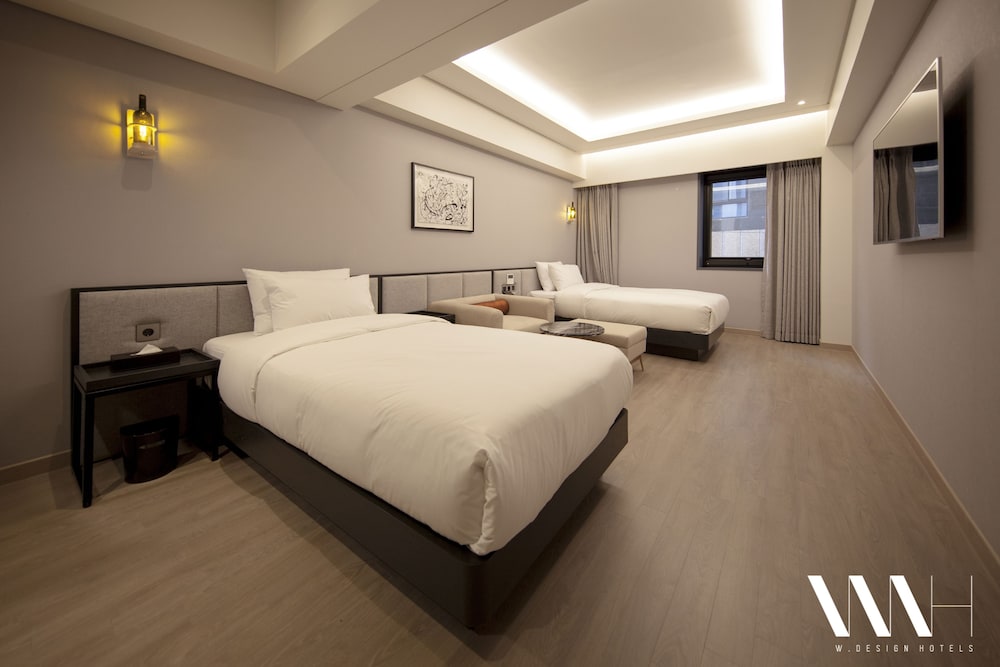 Standard Twin Room, City View
