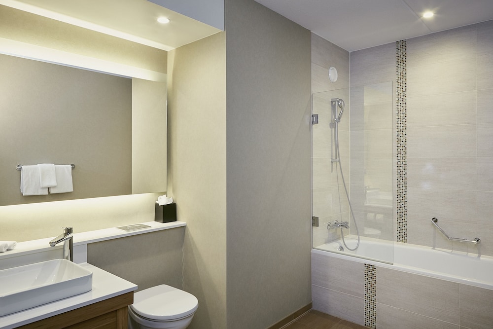 Room, Multiple Beds (High Floor) - Photo 6