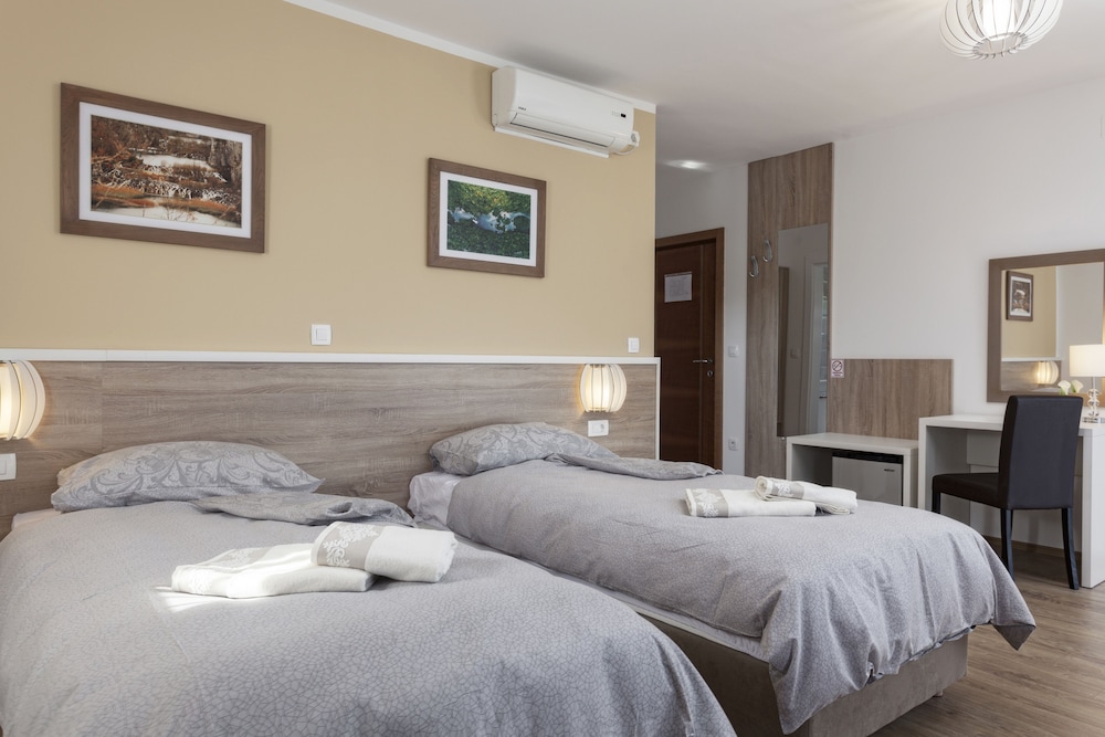 Standard Twin Room (Restoran Marko) photo 3