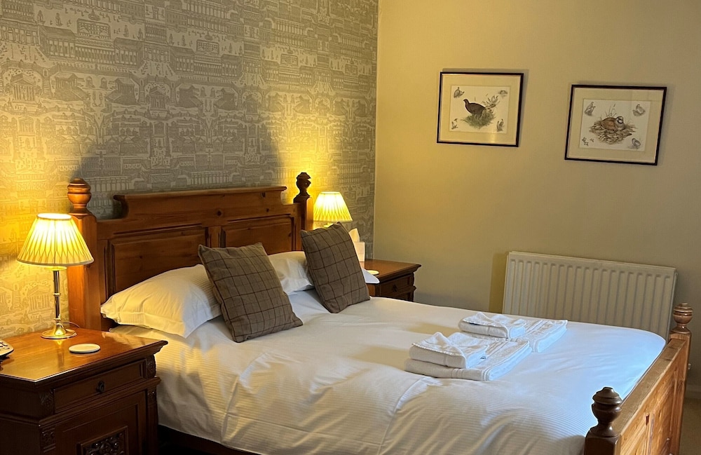 Principal double room 7, bath
