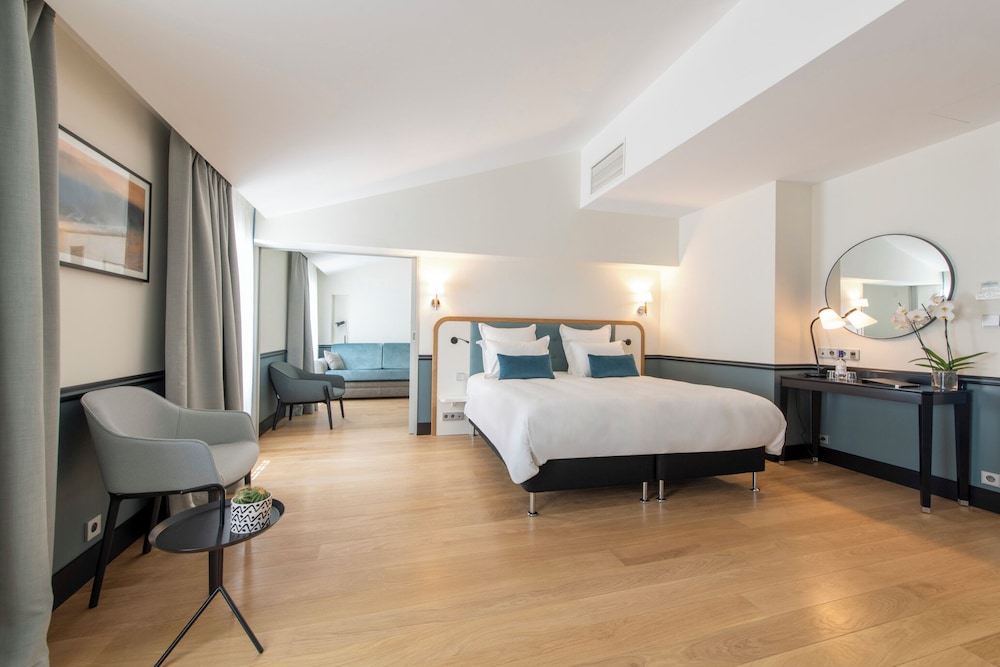 Signature Suite
