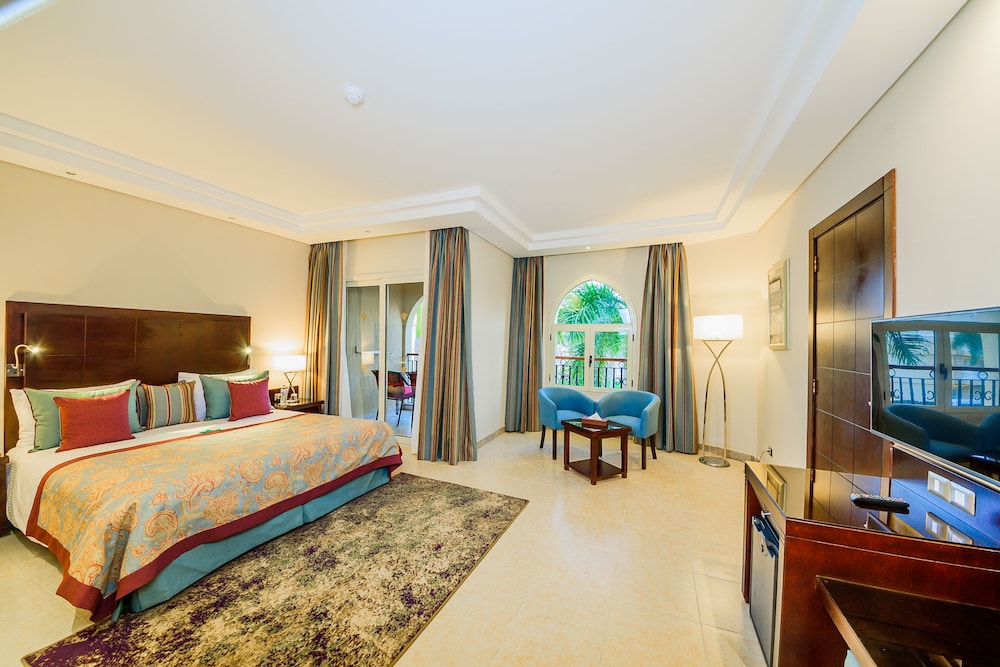 Deluxe Room, 1 King Bed (Aqua) photo 3