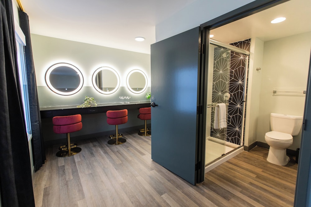 Suite, 2 Queen Beds (Luxe) - Photo 1