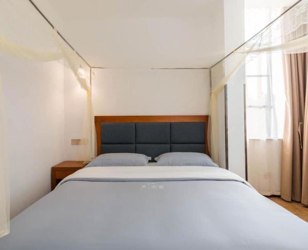 Gallery Room (Mainland Chinese Citizen Only)