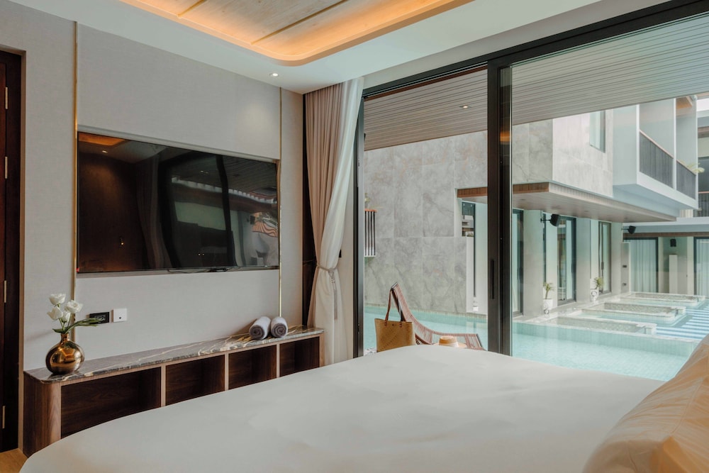 Pool Access Room - Photo 4