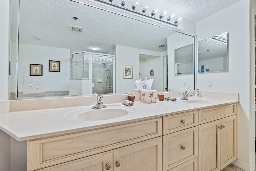 Beautiful Bohemian Themed Condo With 3 2 Corner Unit With Pond Views Ow15-307, Photo 7