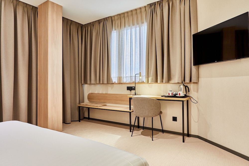 Deluxe Double Room (Silken Club) - Photo 1