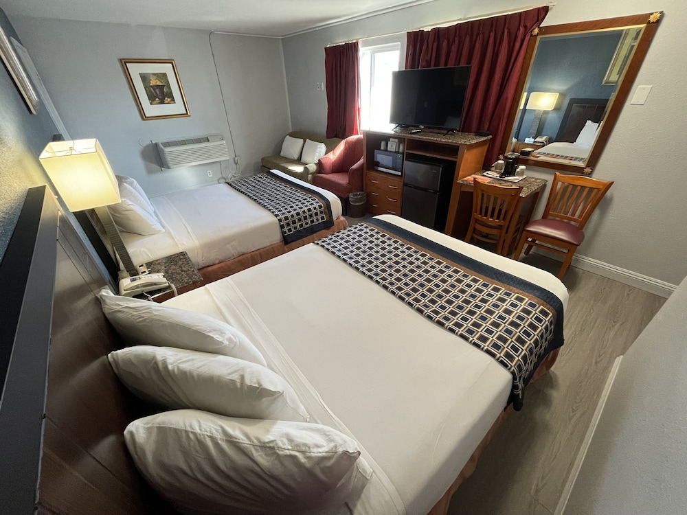 Deluxe Room, 2 Queen Beds, Non Smoking photo 2