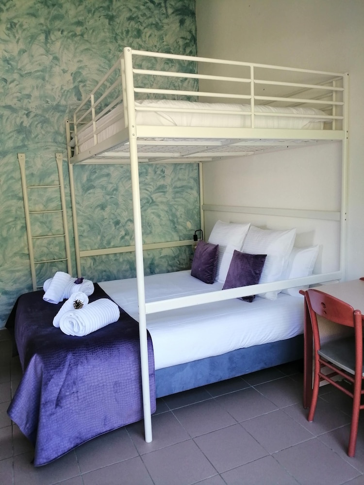 Business Quadruple Room photo 3