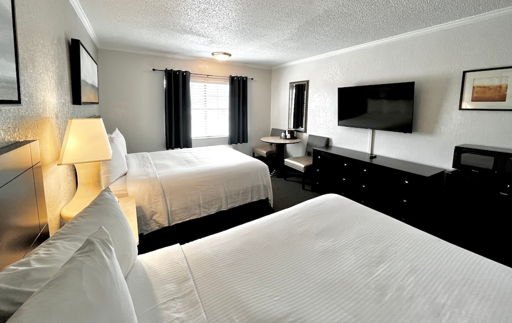 Deluxe Room, 2 Queen Beds (Interior) - Photo 16