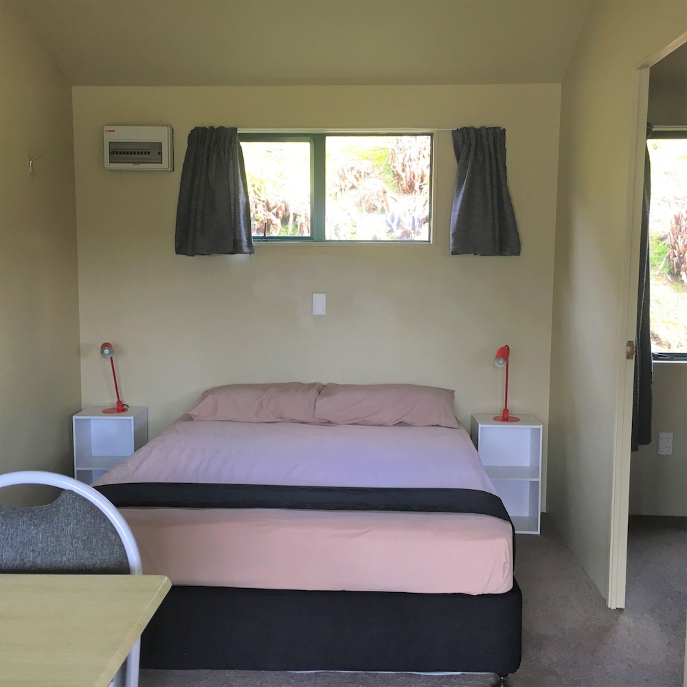 Kitchenette Cabin - Must Provide Own Blankets and Towels photo 1