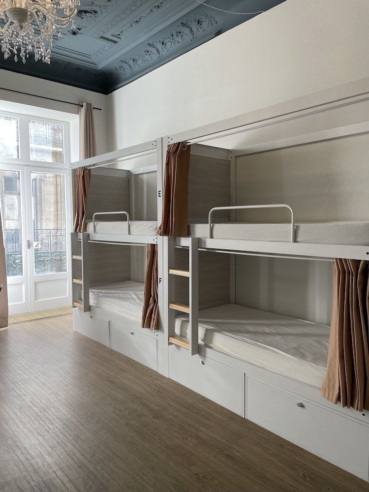 1 bed in a mixed shared dorm for 8 people photo 1