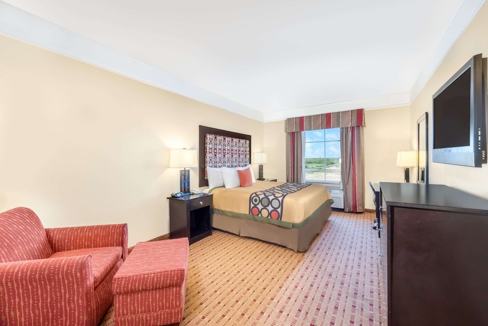 Business Suite, 1 King Bed, Non Smoking - Photo 2
