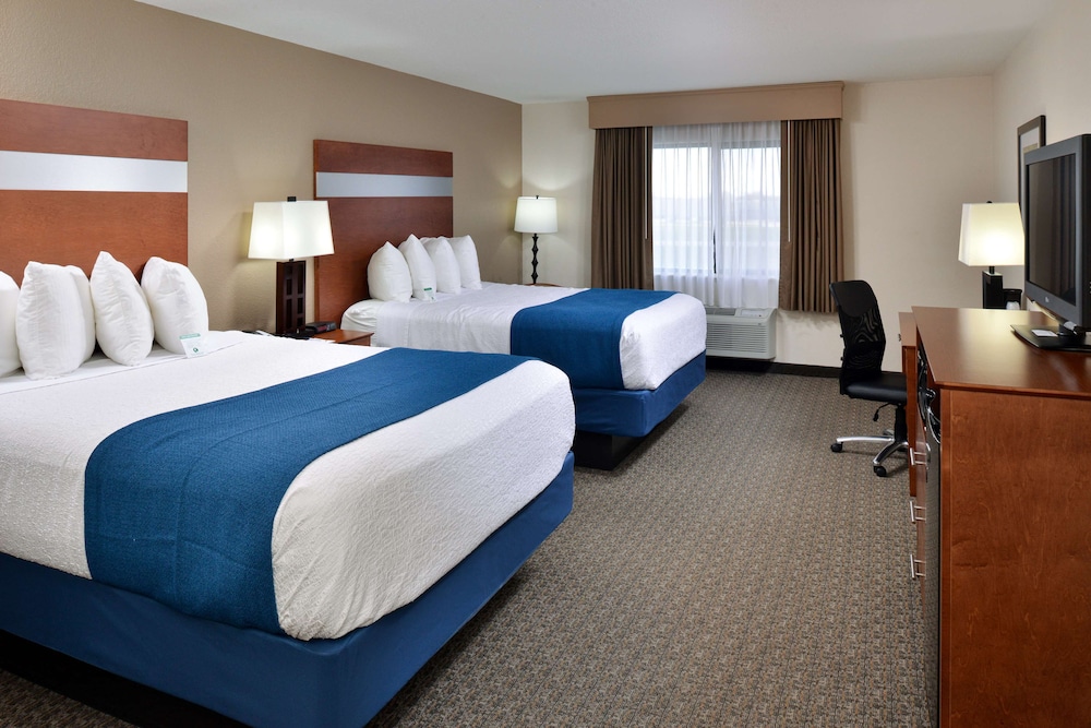 Standard Room, 2 Queen Beds, Non Smoking, Refrigerator & Microwave - Photo 1
