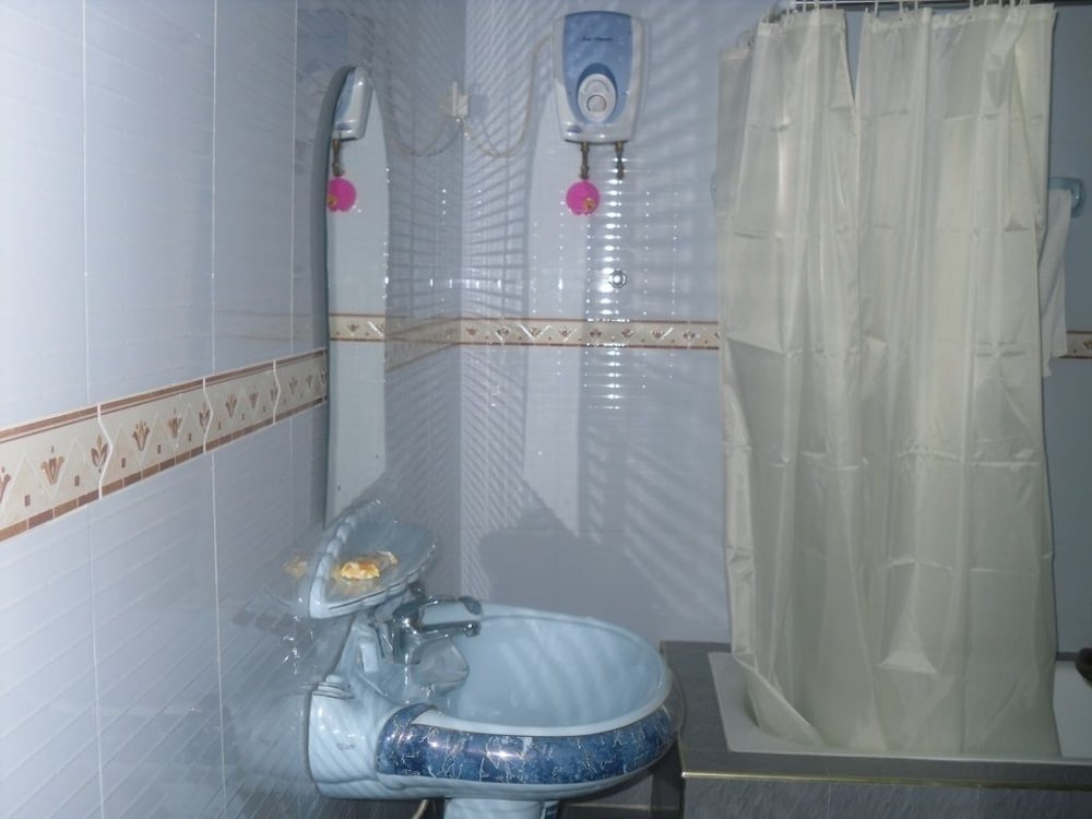 Deluxe Suite, 1 King Bed, Refrigerator