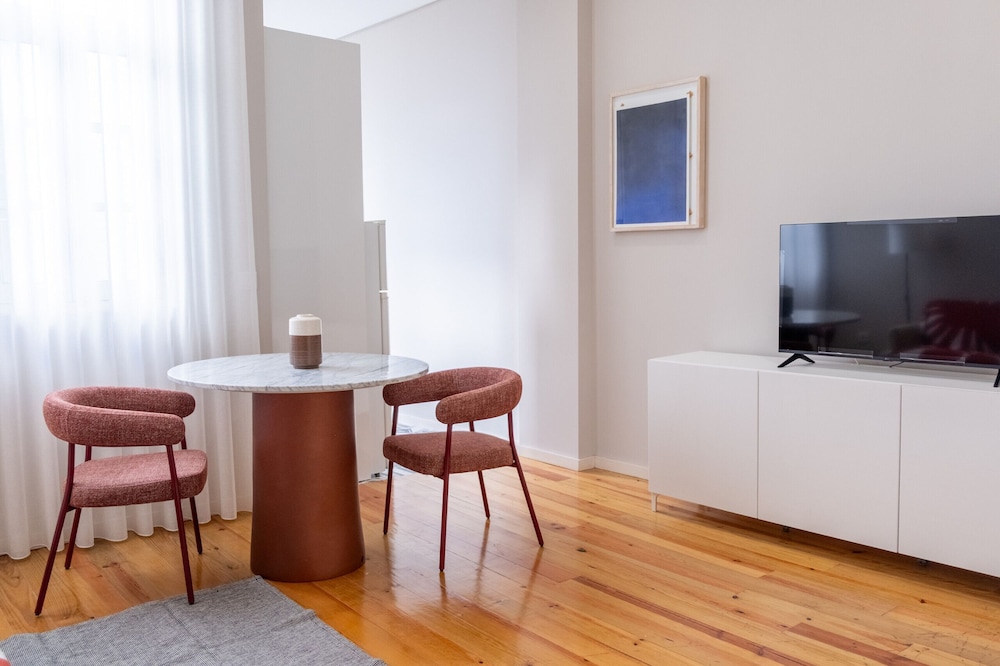Apartment, Smoking