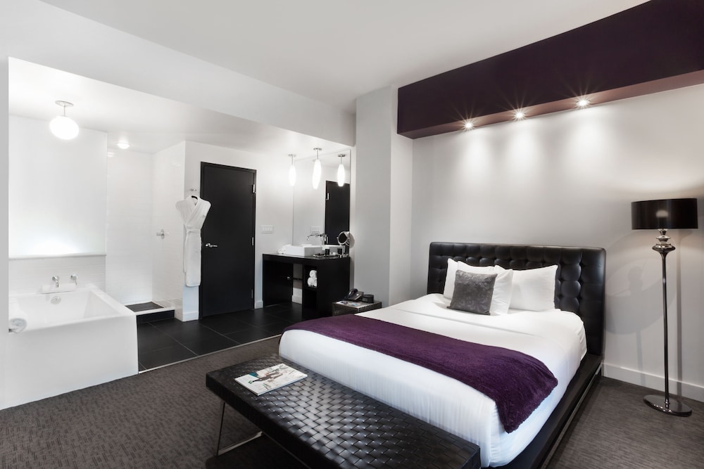 Marvellous Room, 1 Queen Bed, City View or Courtyard View photo 3