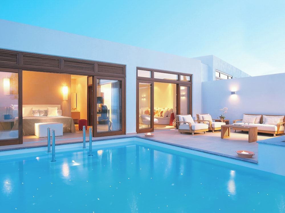 2 Bedroom villa waterfront with private pool