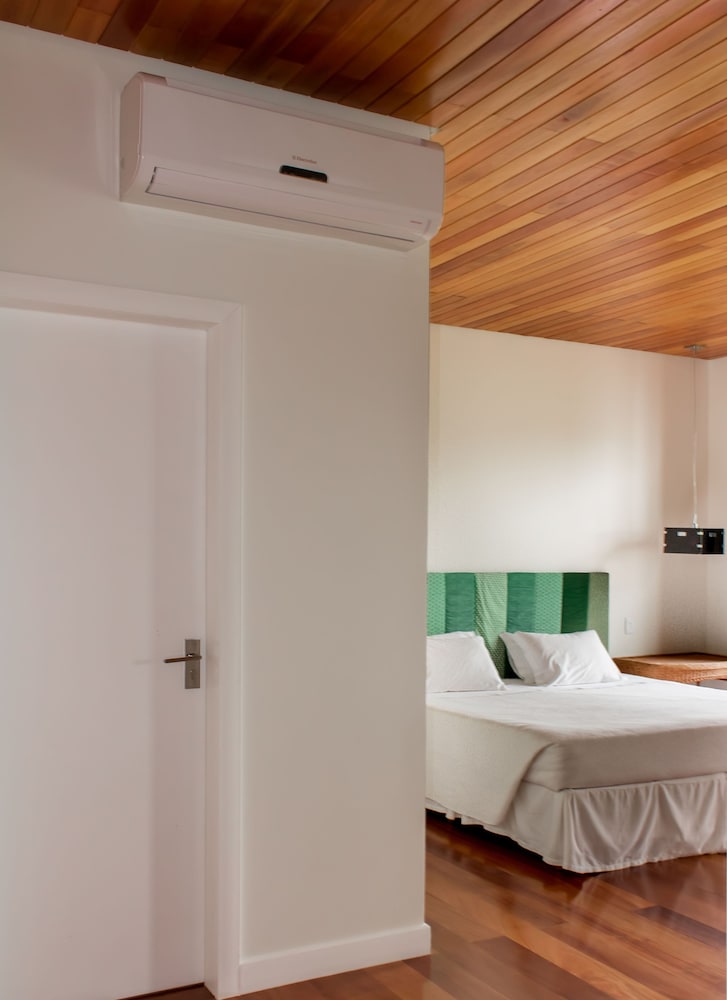 Premium Suite, 1 King Bed, Accessible photo 3