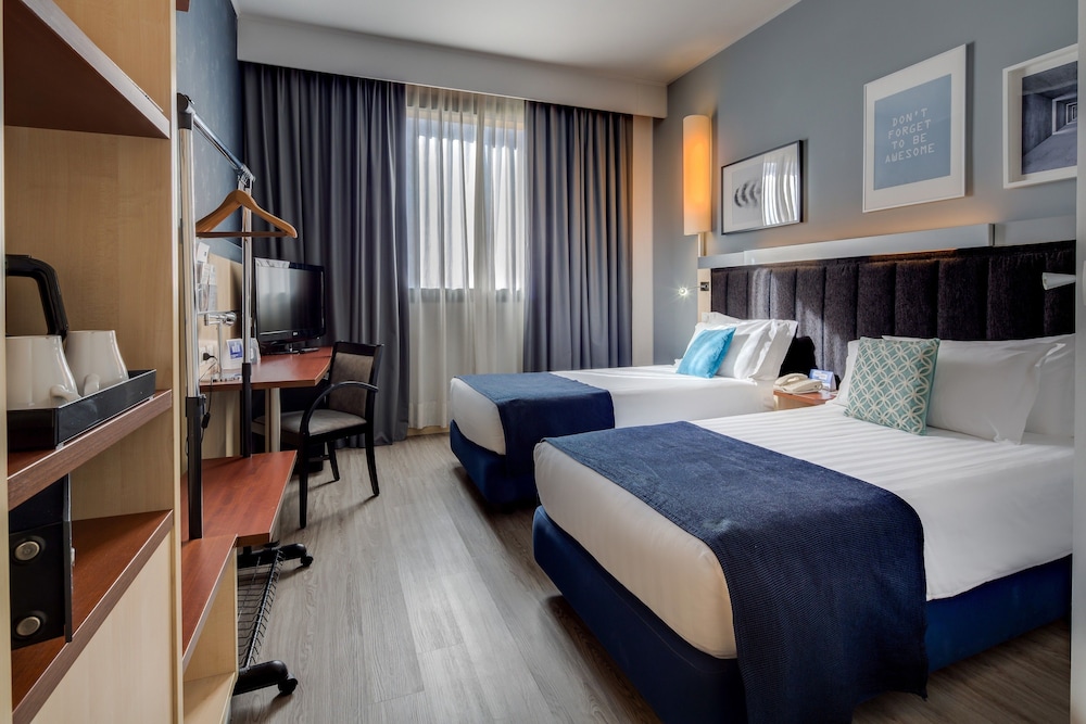 Standard Room, 2 Twin Beds, Smoking - Photo 4
