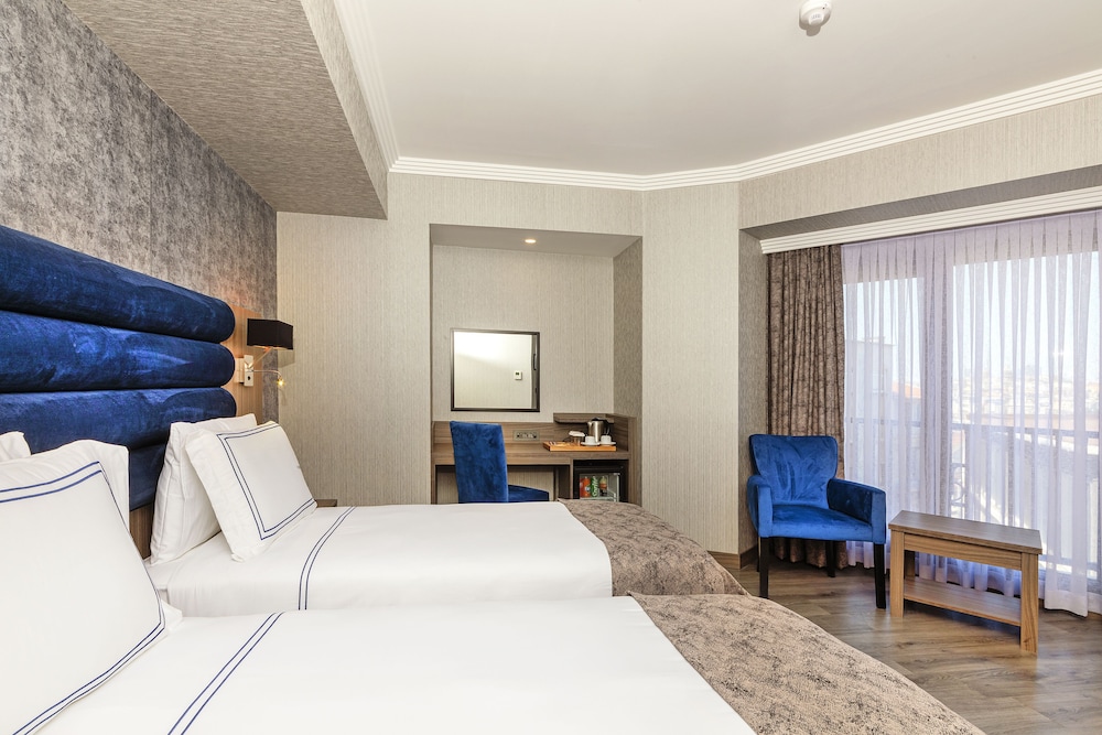 Standard Double or Twin Room thumbnail 6