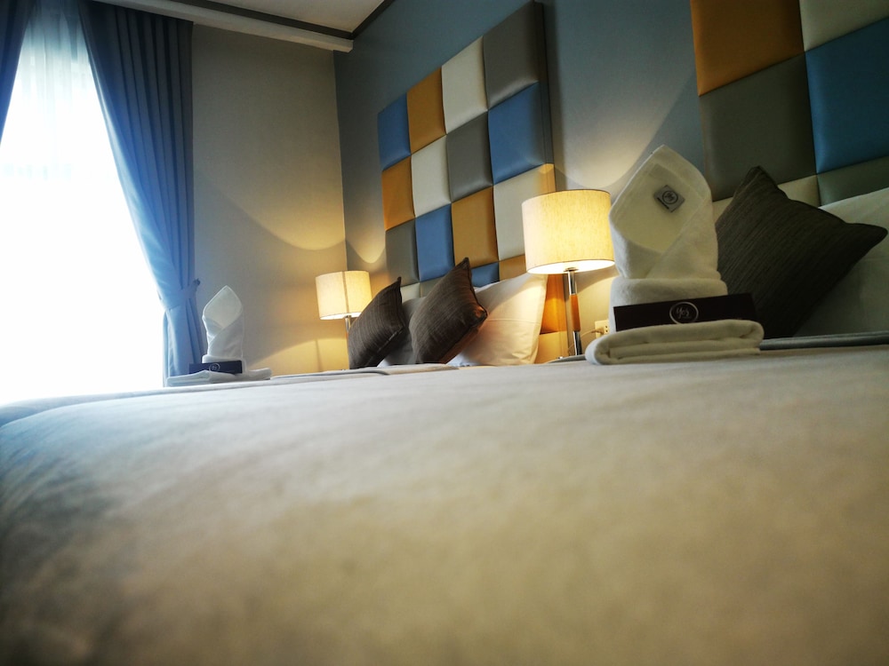 Premier Twin Room - Photo 4