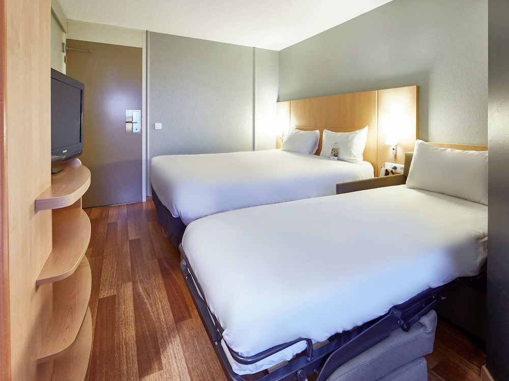 Standard Double Room, Multiple Beds - Photo 2