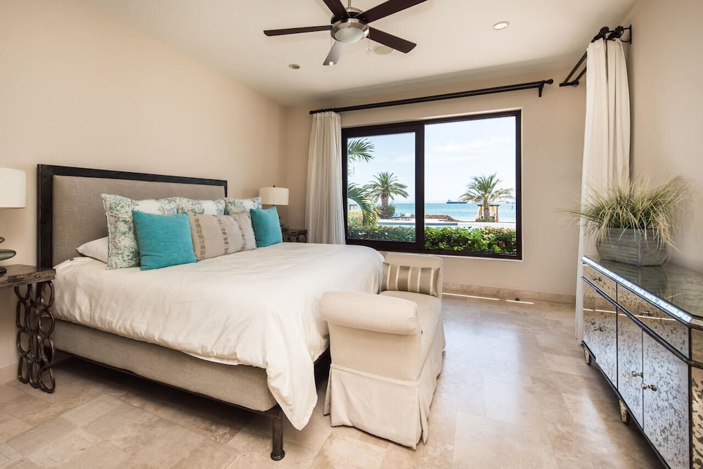 Deluxe Apartment, 3 Bedrooms, Sea View photo 3