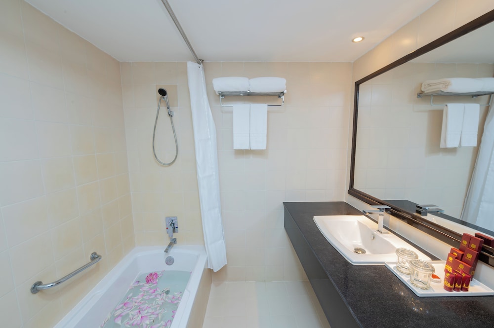 Deluxe Double Room, 1 King Bed - Photo 7