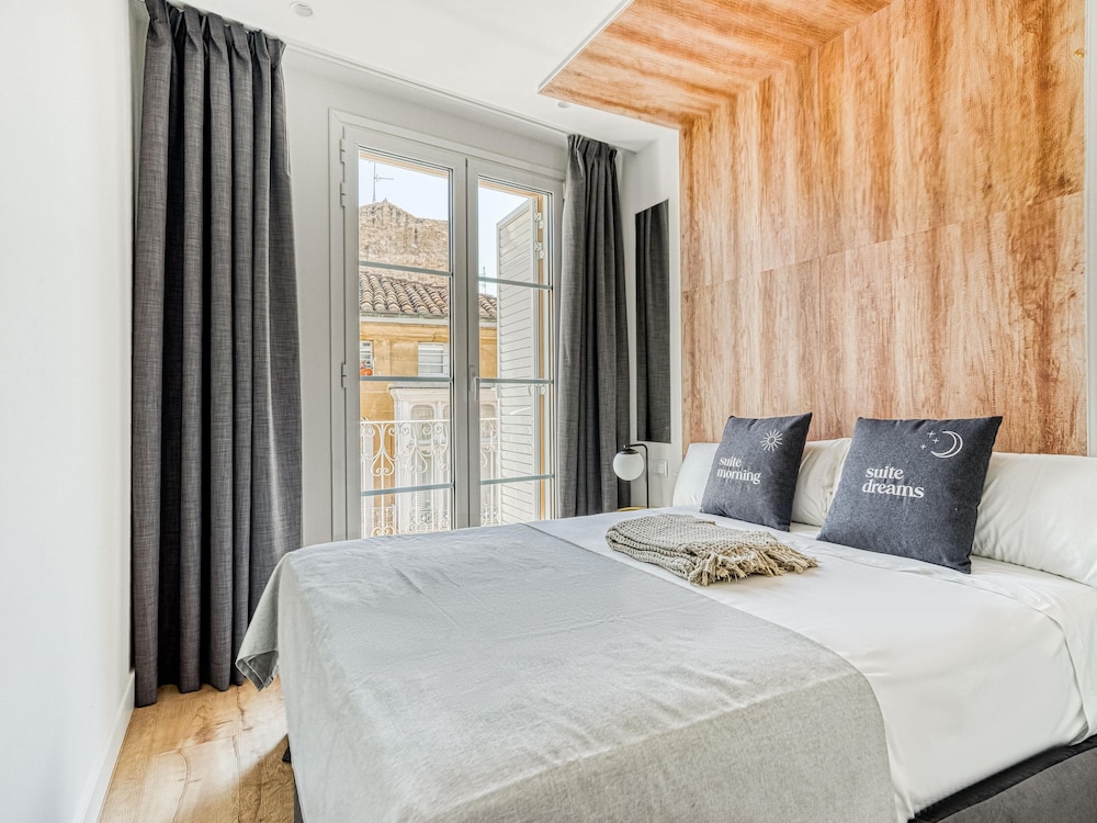 Apartamento de Dos Habitaciones con Balcón