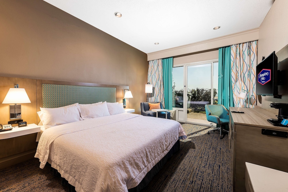 Classic Room, 1 King Bed, Accessible - Photo 4