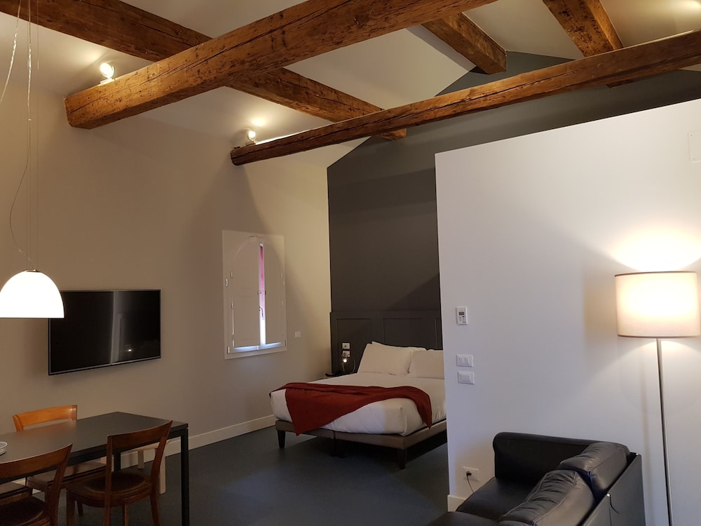 Luxury Suite photo 2