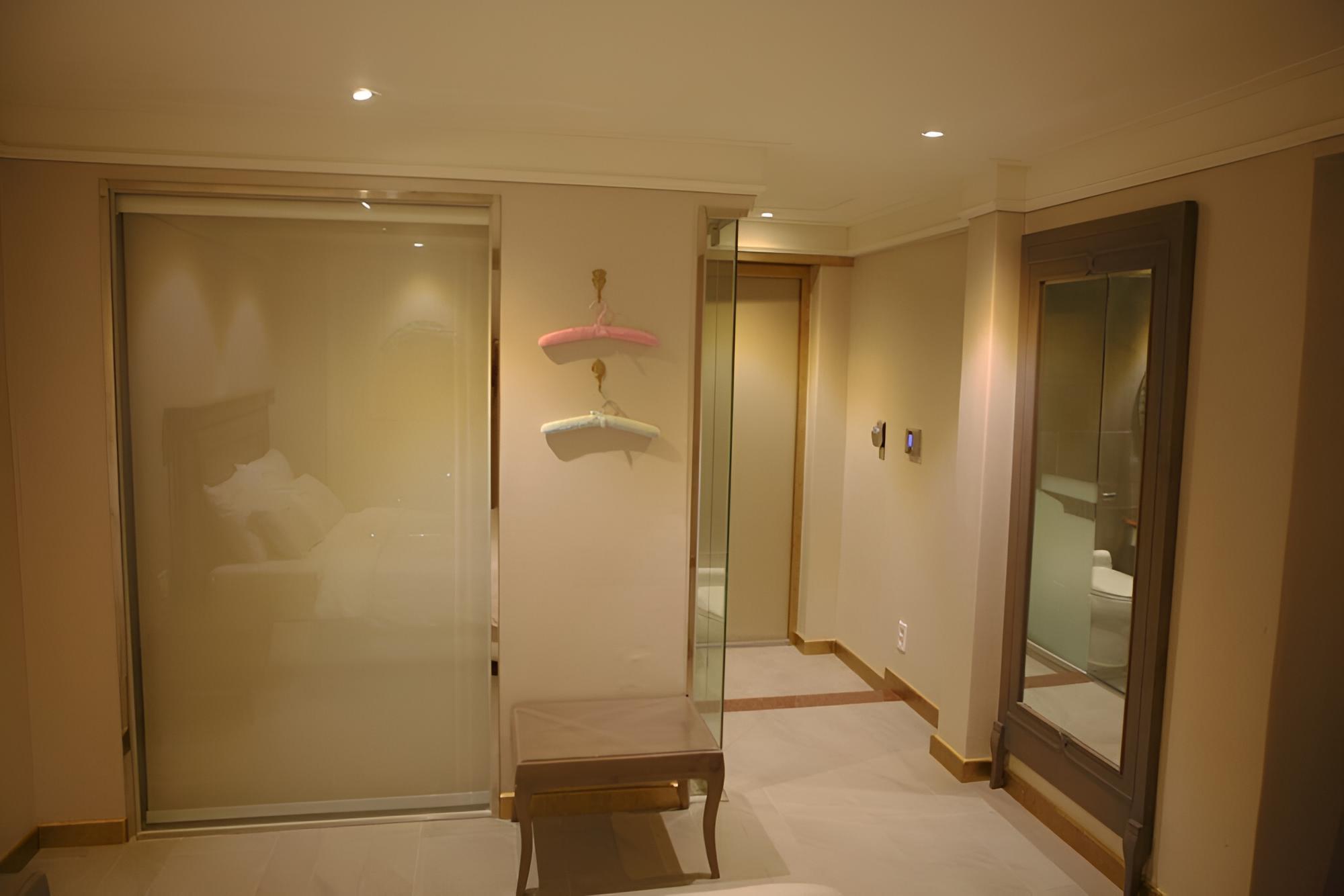 Room (Business Styler (Netflix Styler)) - Photo 9