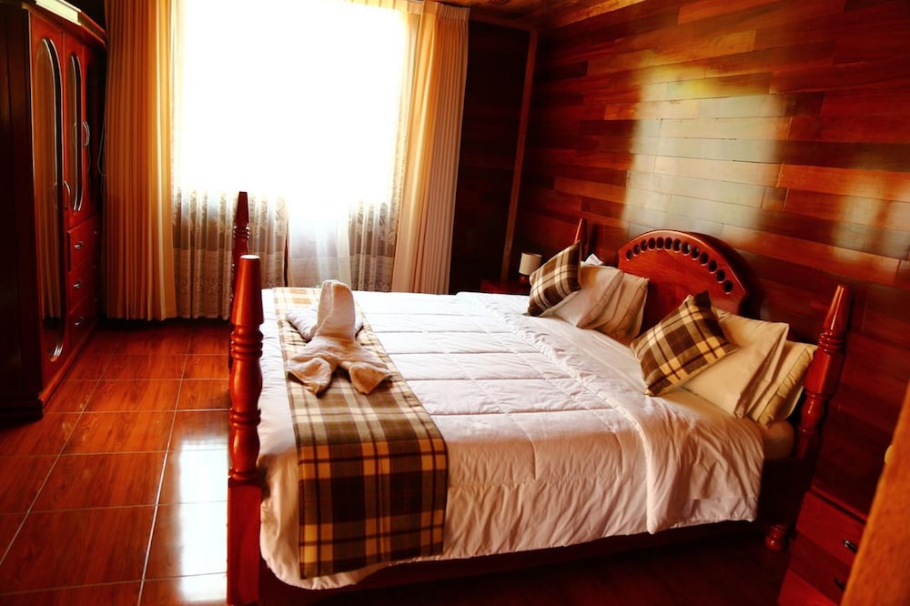 Superior Suite, 1 King Bed, Garden View photo 3