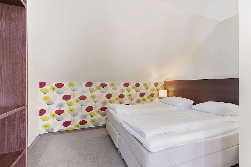 Junior Suite, 1 King Bed, Balcony, Sea View (with Sofabed) - Photo 1