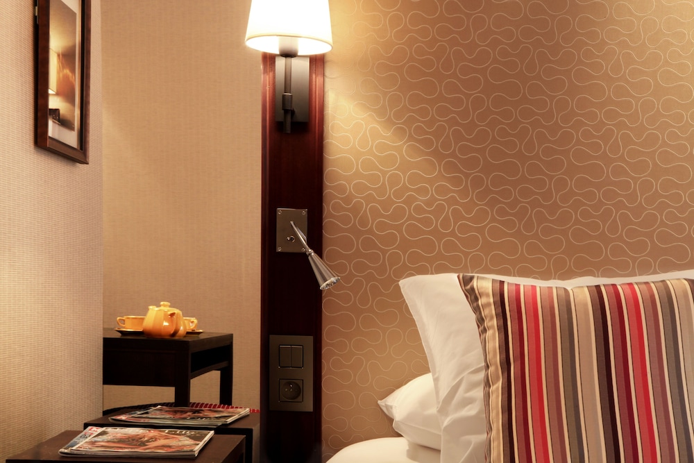 Classic Double Room Single Use thumbnail 5