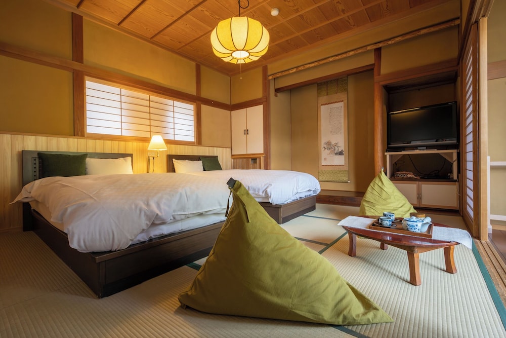 [Awa] Twin beds room／Second floor: Use stairs, Non Smoking