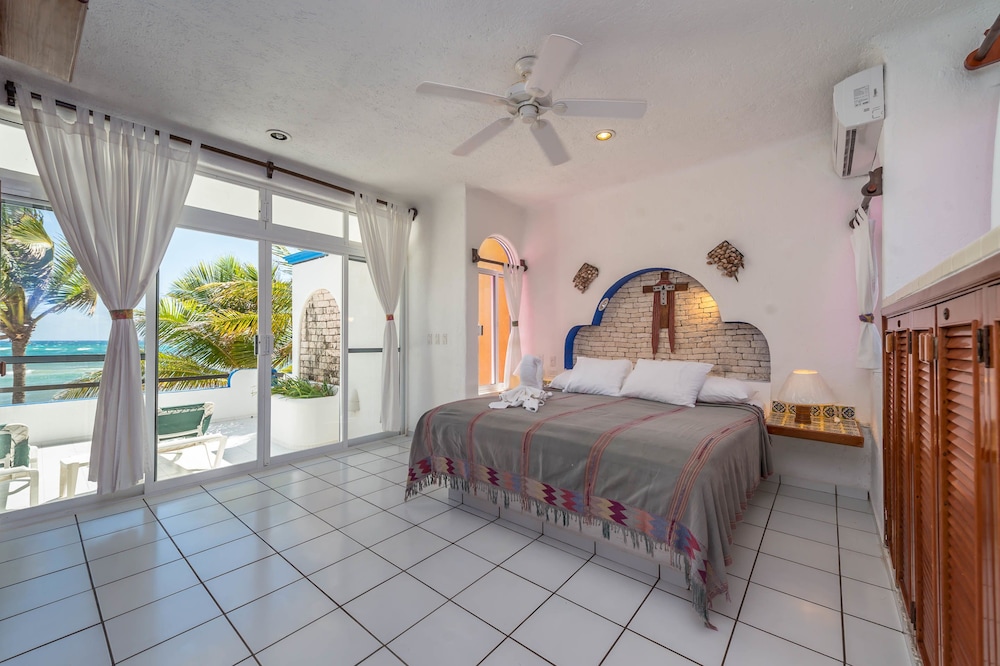 Honeymoon Studio Suite, Jetted Tub, Beachfront