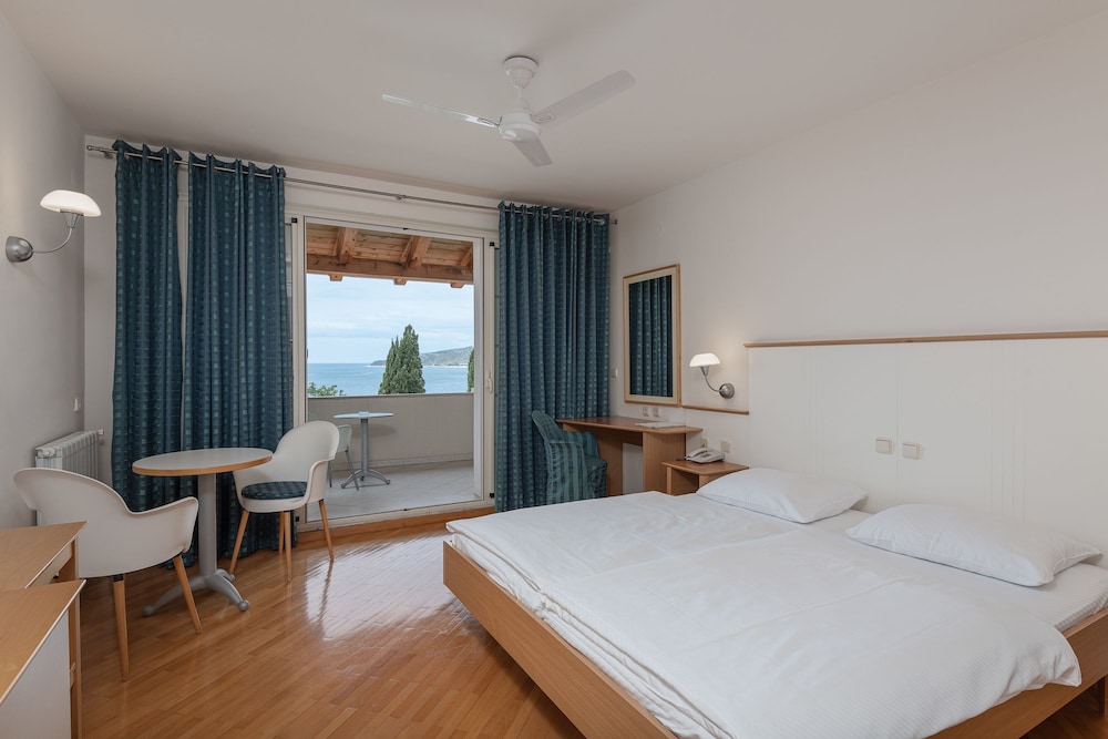 Basic Apartment, Balcony, Partial Sea View photo 1