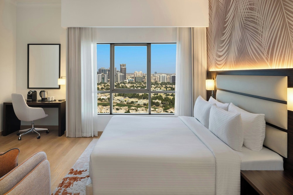 Deluxe Room, 1 King Bed, Non Smoking, Pool View