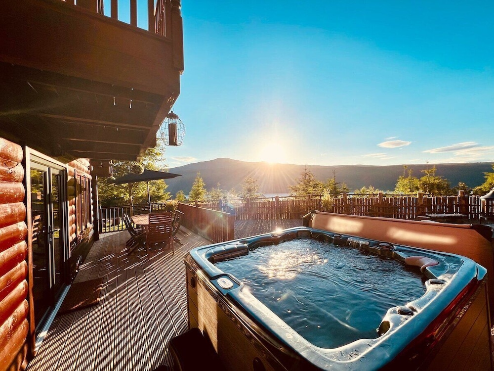 Lodges On Loch Ness