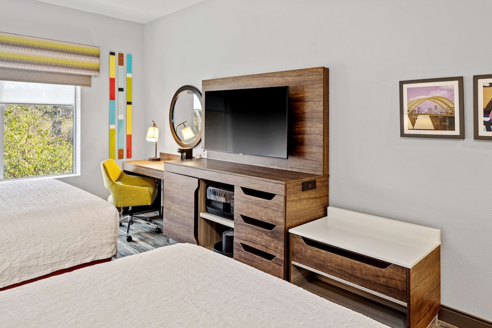 Room, 2 Queen Beds, Accessible, Bathtub (Mobility & Hearing) - Photo 4