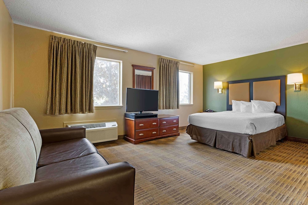 Superior Studio, 1 Queen Bed with Sofa bed, Non Smoking - Photo 3