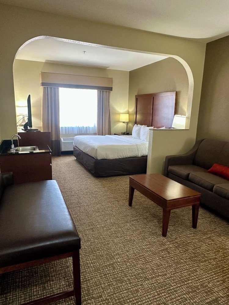 Suite, 1 King Bed, Non Smoking, Jetted Tub - Photo 1