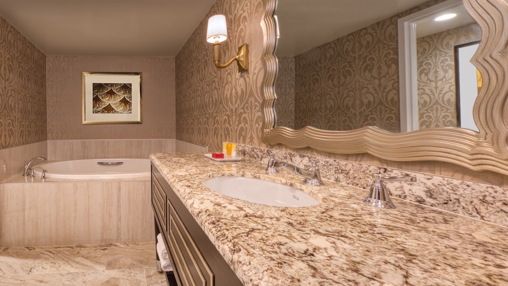 Bordeaux Imperial Suite 2 Queens