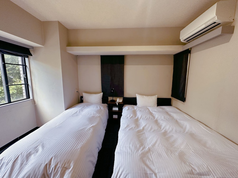 Economy Twin Room, Smoking - Photo 2