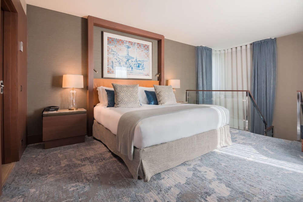 Suite, 1 Queen Bed, Terrace (Two Storey) thumbnail 6