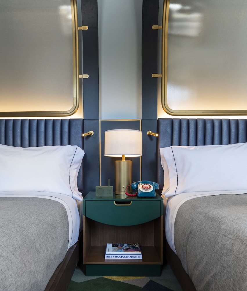 Premium Room, 2 Queen Beds, Accessible (Roll-In Shower) - Photo 2