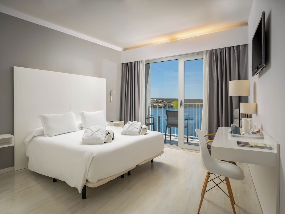 Premium Double Room Single Use, Sea View (& Pool view) - Photo 5