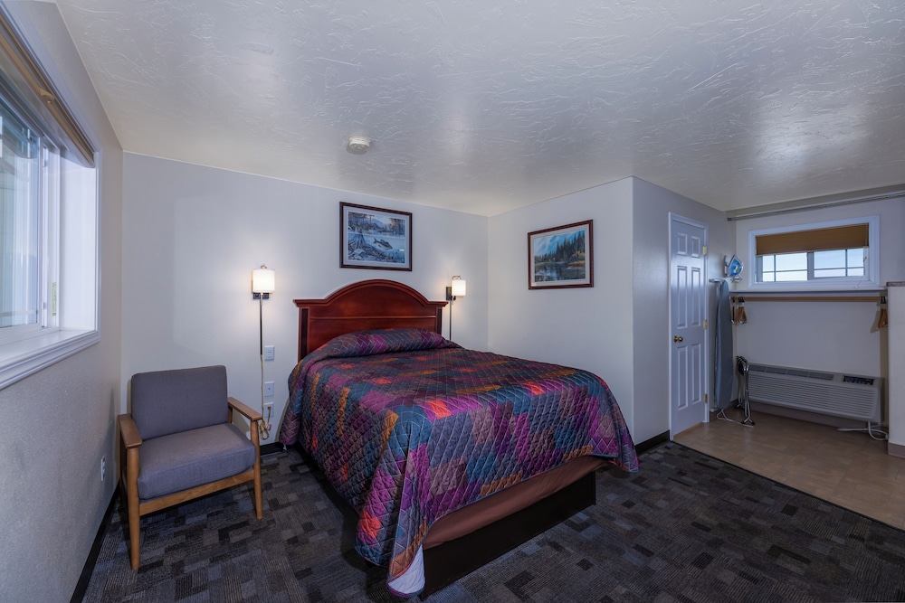 Room, 1 Queen Bed, Kitchenette, Pets Friendly